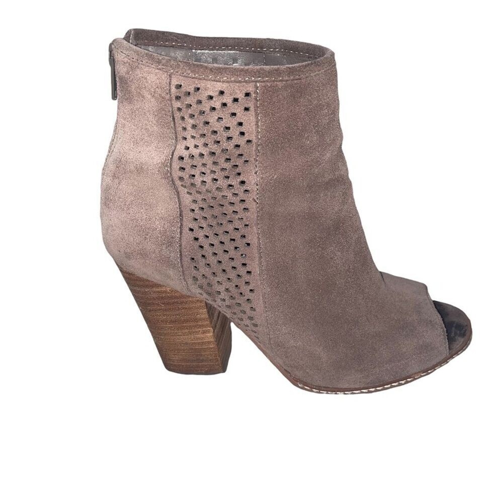 Sassy Gianni Bini booties Suede Heels Open toe ankle booties tan SZ 8M suede